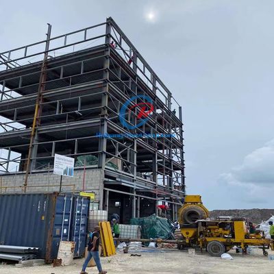 Fabrication durable de bâtiments en acier à plusieurs étages avec des options de matériaux recyclés