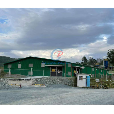 Construction de structures en acier commercial contemporain avec prolongation du cycle de revêtement