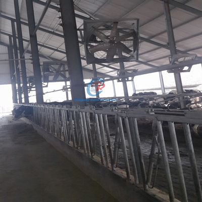 Maison de ferme moderne en acier préfabriqué avec panneau sandwich léger