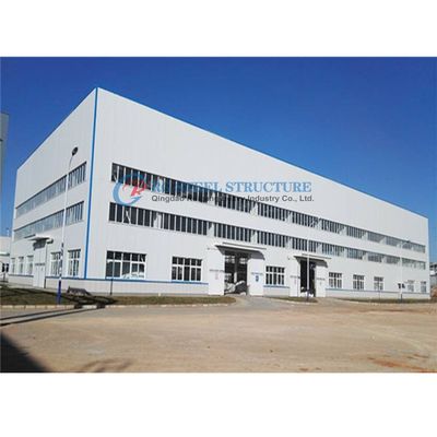 Atelier de construction en acier préfabriqué durable avec systèmes de grue avancés