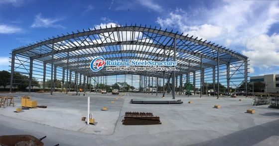Entrepôt de structure en acier préfabriqué adapté à l'esthétique et à la fonctionnalité modernes