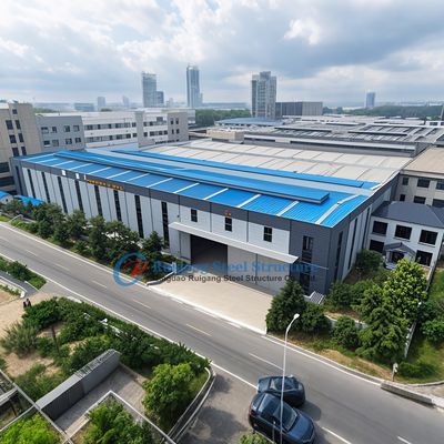 Entrepôt industriel préfabriqué en structure d'acier, léger, galvanisé ou avec surface peinte